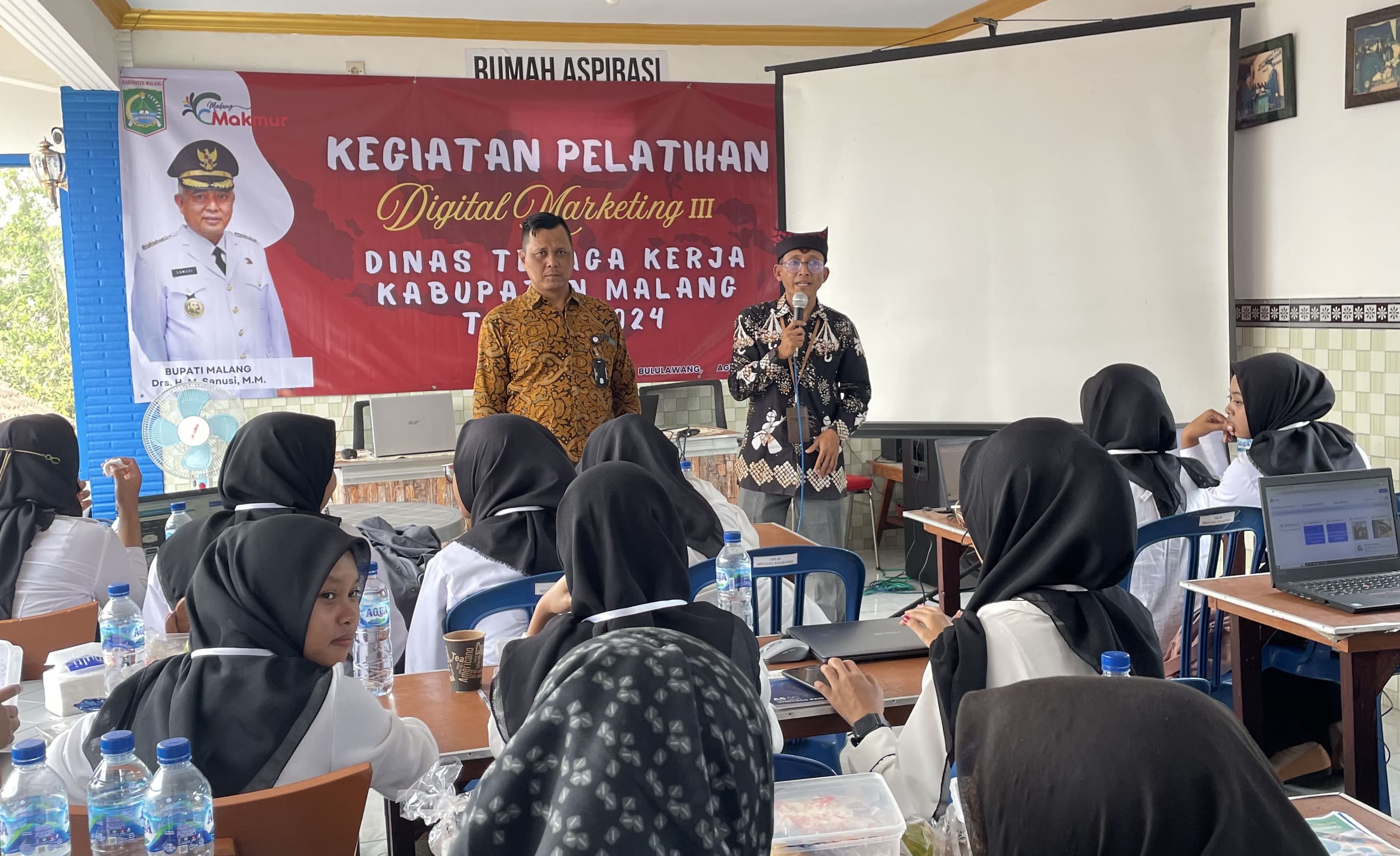 Asesor sedang memberikan pengarahan akan pentingnya sertifikasi kompetensi BNSP